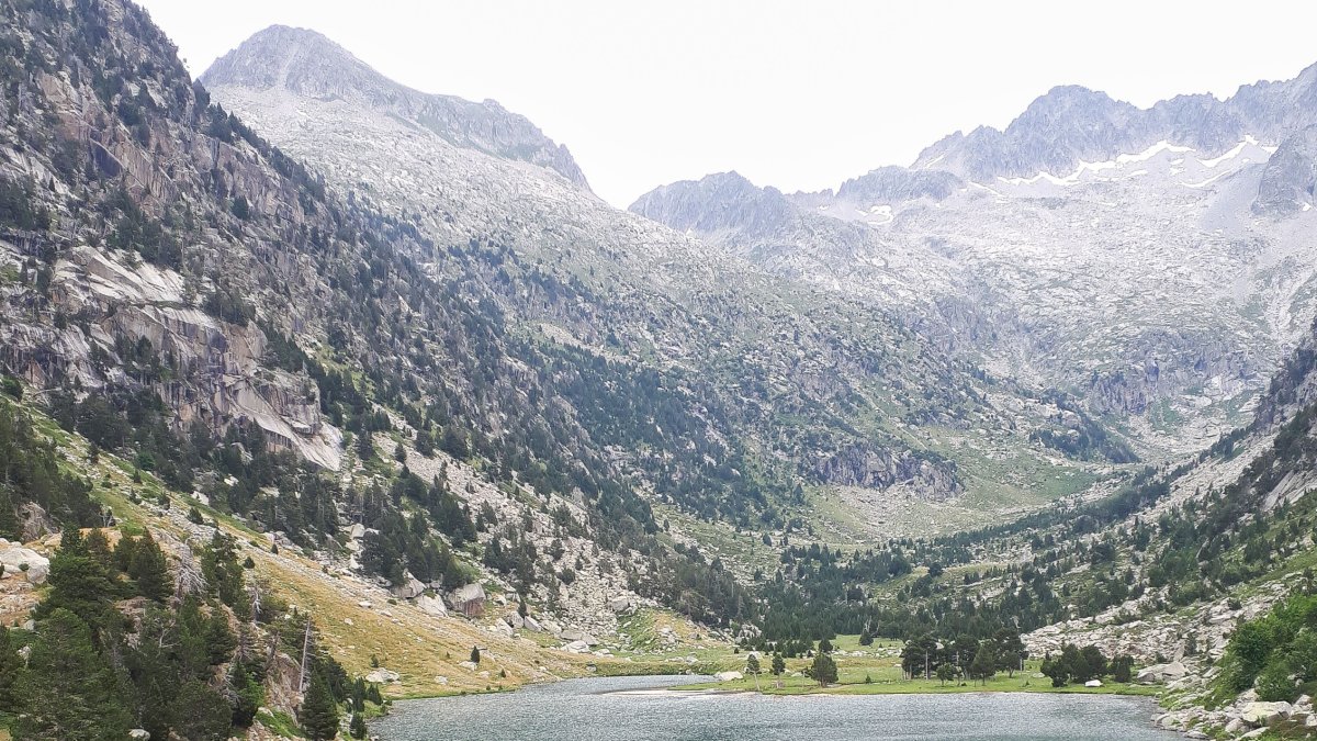 El llac Besiberri, al Parc Nacional d'Aigüestortes i Estany de Sant Maurici.