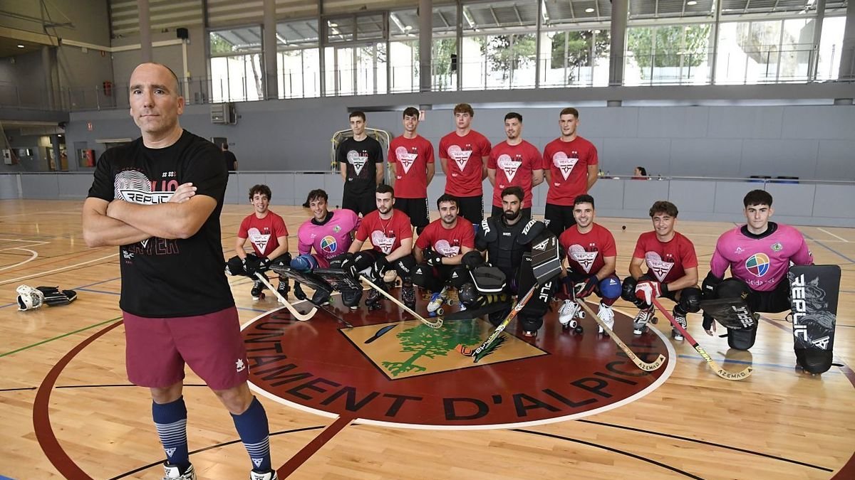 Rubén Fernández, nuevo entrenador del Alpicat, ayer en el primer entrenamiento. - SANTI IGLESIAS