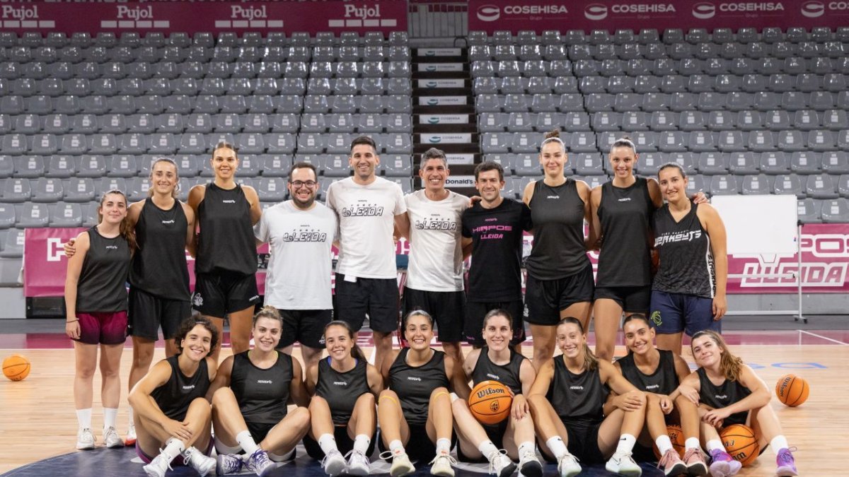 Plantilla del Robles Lleida, que ahir va iniciar oficialment la pretemporada al Barris Nord.