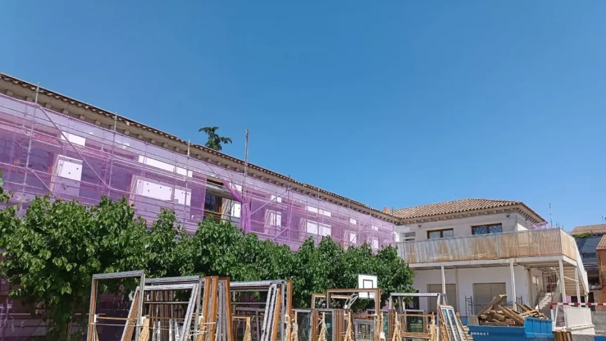 Los trabajos para renovar ventanas en el nuevo Casal d’Entitats - A.EL PALAU