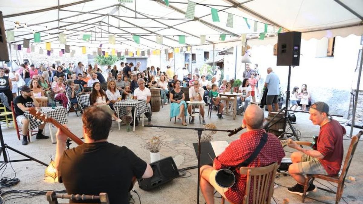 La banda Cafè d’Alger, durant el seu concert dimarts a Altron. - EDGAR ALDANA