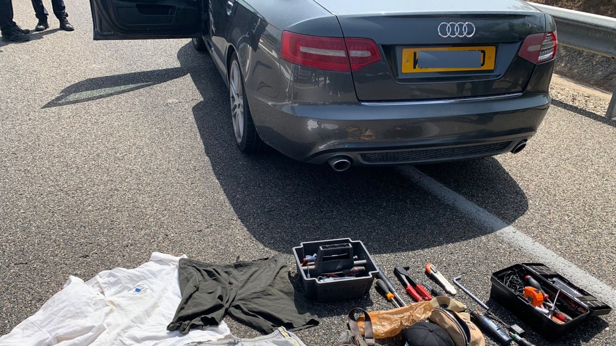 El vehicle i material intervingut als tres presumptes lladres.