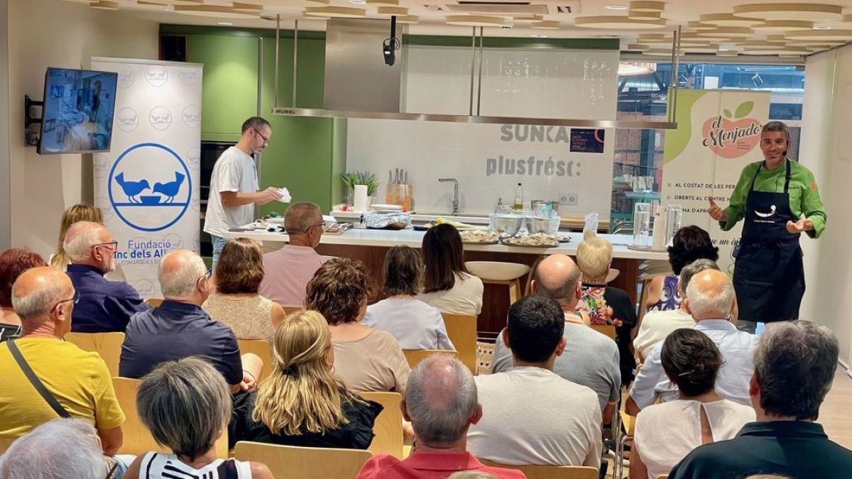 El chef Lluís Bonillo, durante el taller en el Espai Sunka de Plusfresc. - MISSATGES