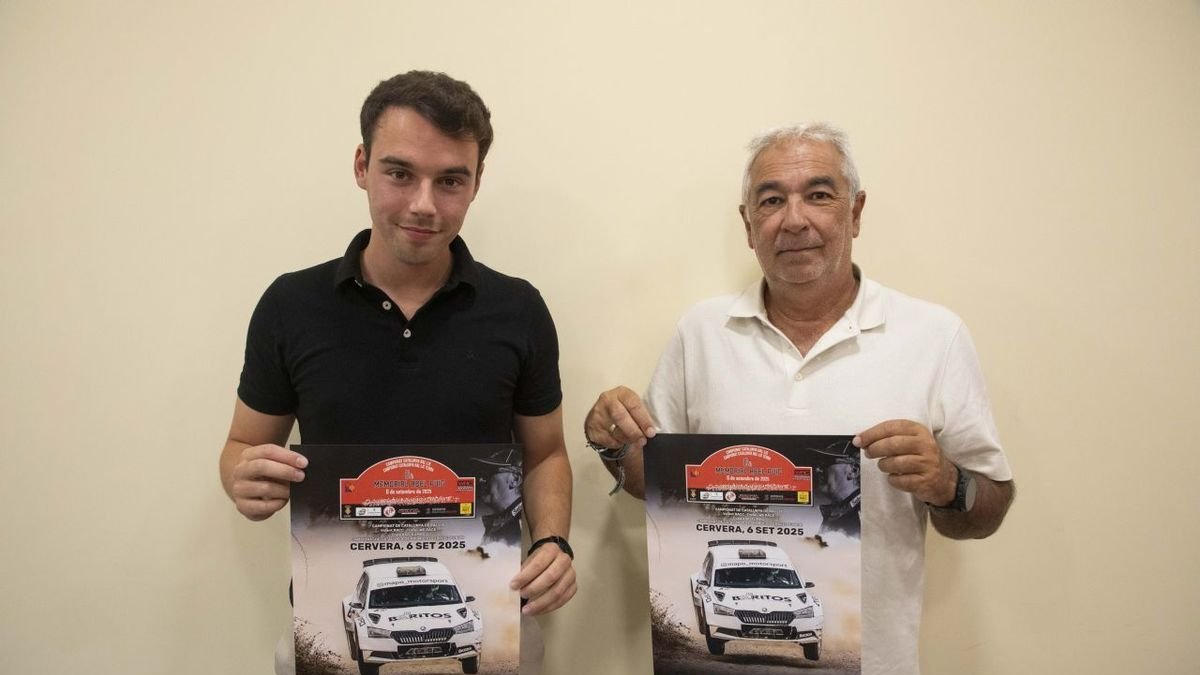 Joan Anton Grustan y Dani Mayan con el cartel de esta edición. - VÍCTOR CUERVO