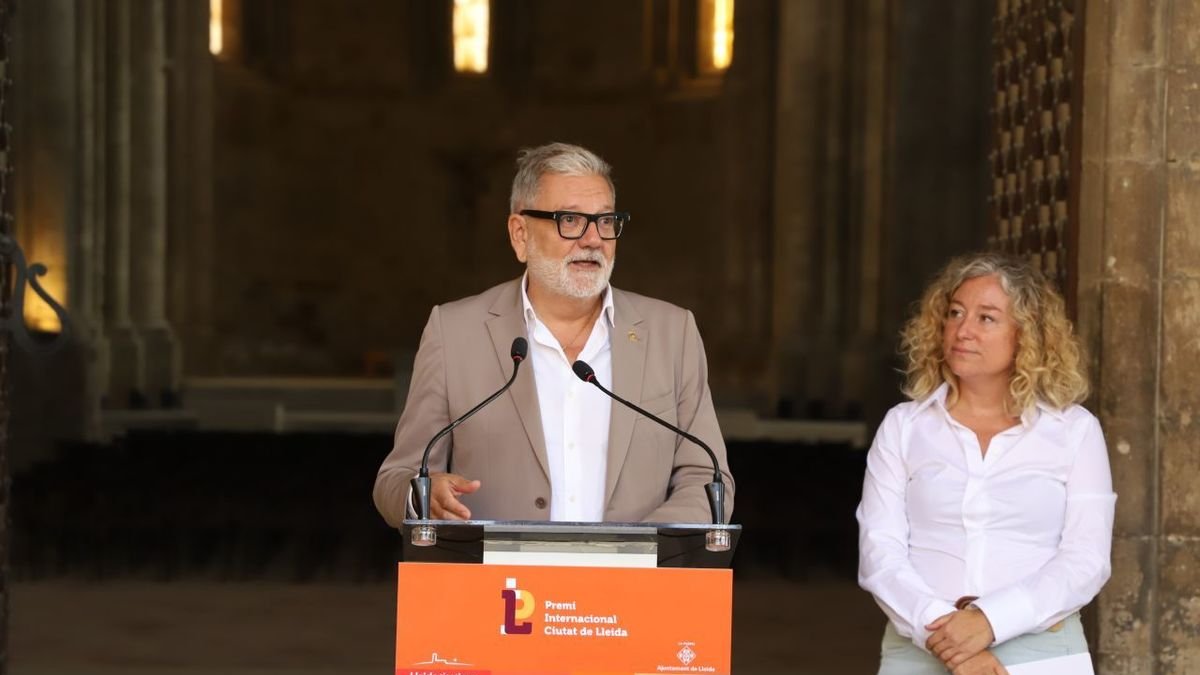 Larrosa y Bosch presentaron el premio en la Seu Vella. - MAGDALENA ALTISENT
