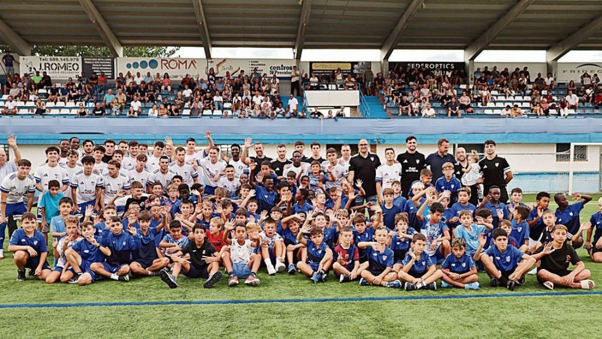 La plantilla del Mollerussa per a la nova temporada. - JOAN GÓMEZ