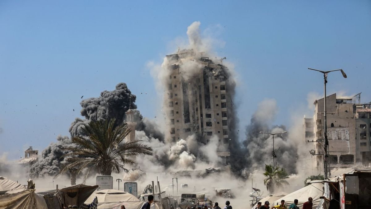 Israel bombardea un edificio residencial en Gaza. - EUROPA PRESS