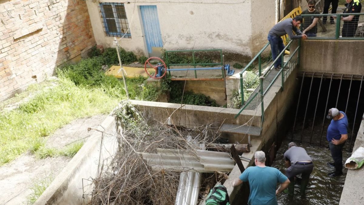 Els regants van tallar el proveïment d’aigua a Balaguer. - AMADO FORROLLA