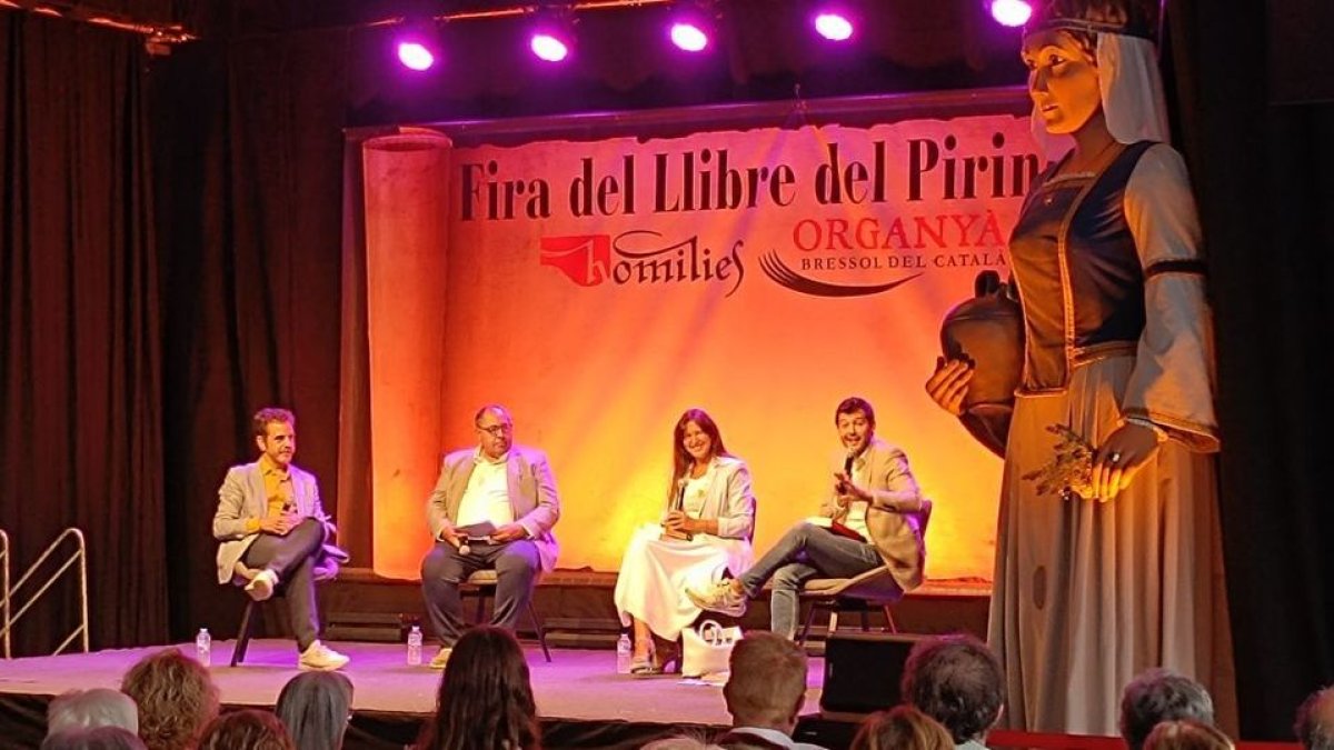 La feria empezó por la mañana con un debate sobre la salud del catalán. - C.SANS
