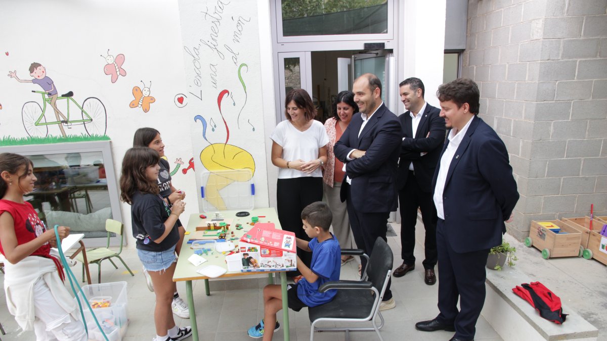 El conseller Dalmau ha visitat l'escola de Castelló de Farfanya.