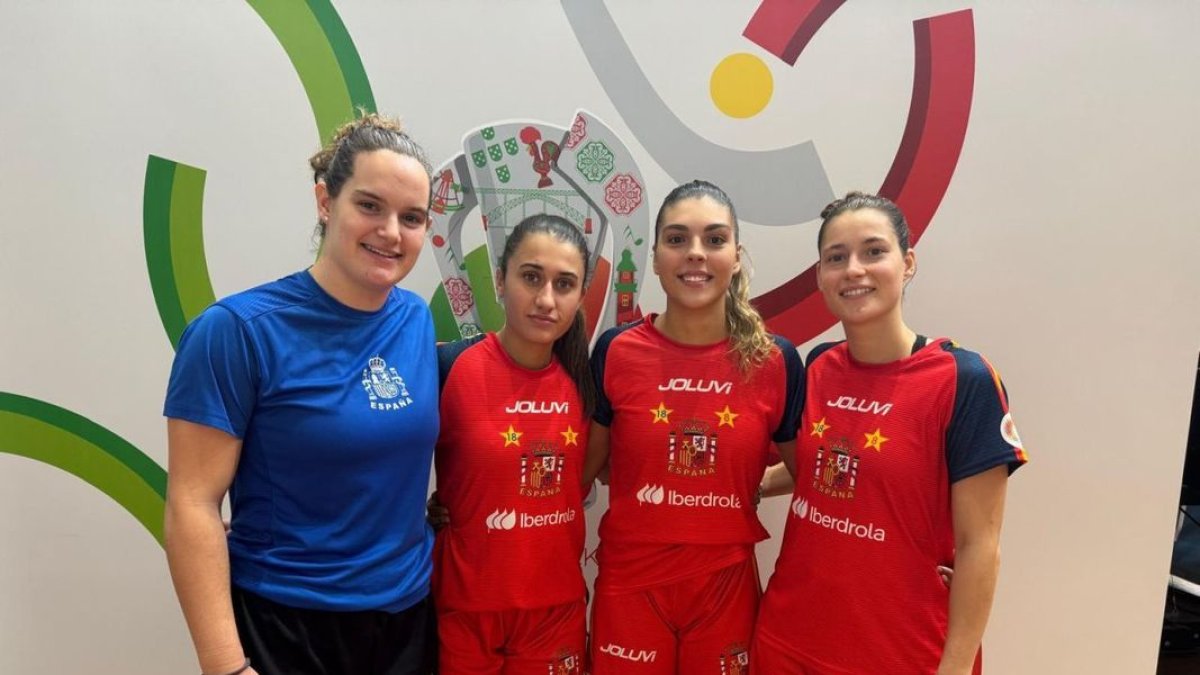 Anna Salvat, Elsa Salvañà, Aina Florenza i Victòria Porta.