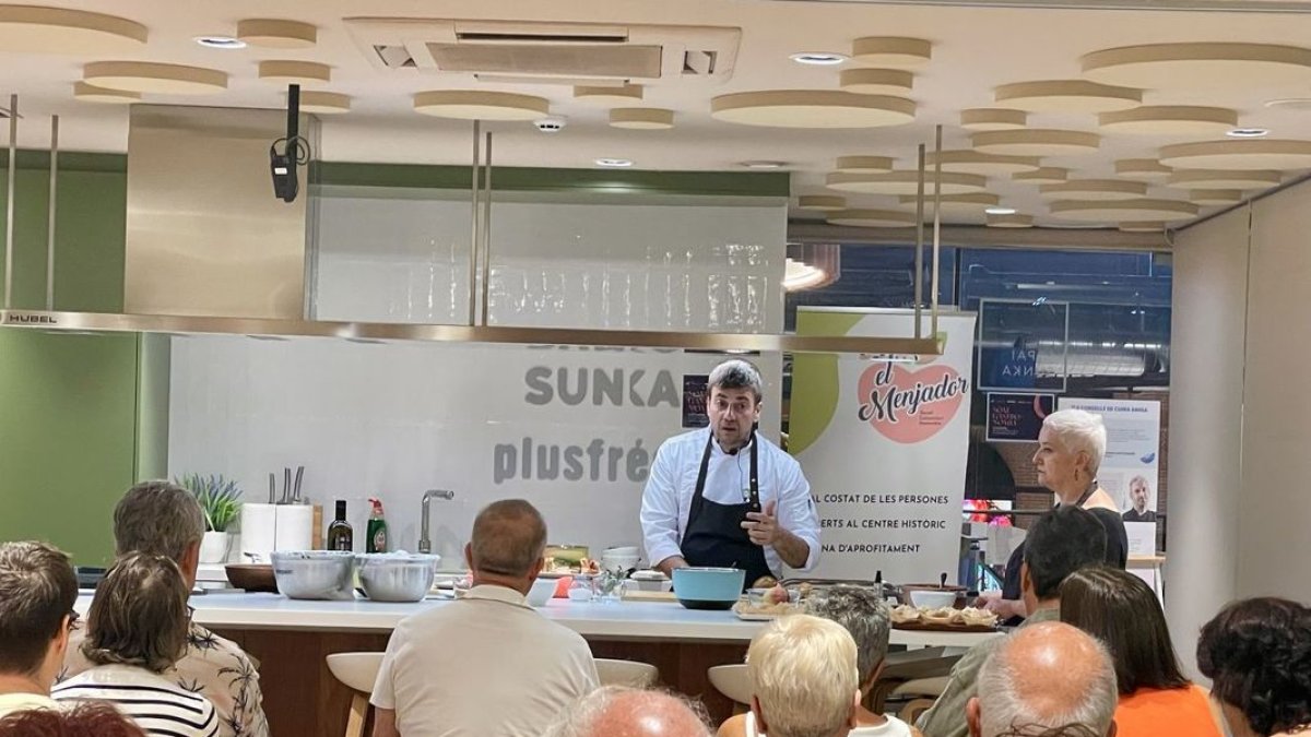 Un momento del curso impartido por el chef.