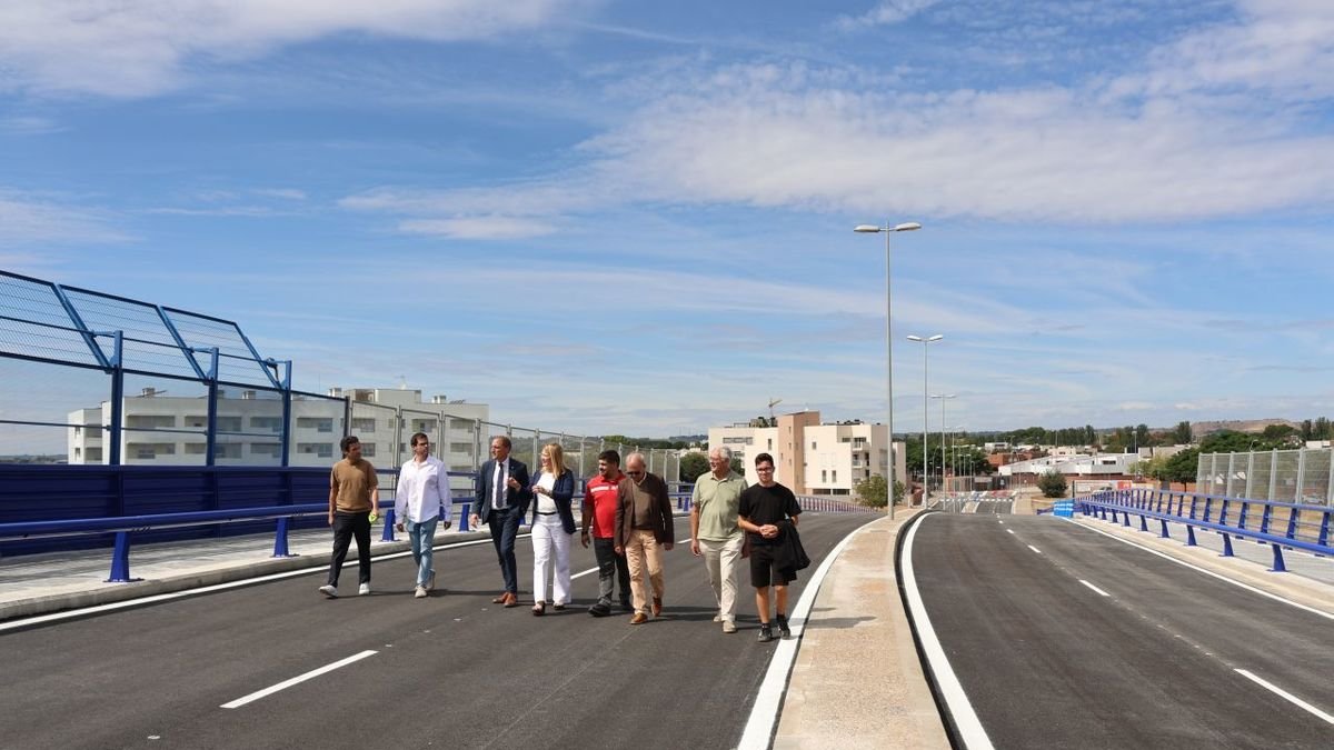 Reabierto al tráfico el puente que conecta Ciutat Jardí con Joc de la Bola - AMADO FORROLLA