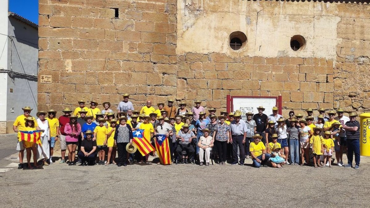 Torrelameu. La ANC Torrelameu y la asociación cultural Lo Garrameu organizaron los actos de la Diada en Torrelameu, que culminaron con el tradicional vermut popular. - AYUNTAMIENTO DEL PALAU D’ANGLESOLA