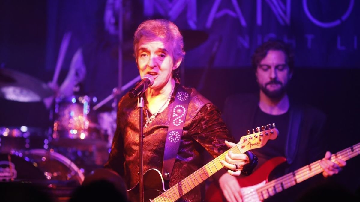 Ramoncín, en un concierto en la sala Manolita de Lleida, en 2023. - AMADO FORROLLA