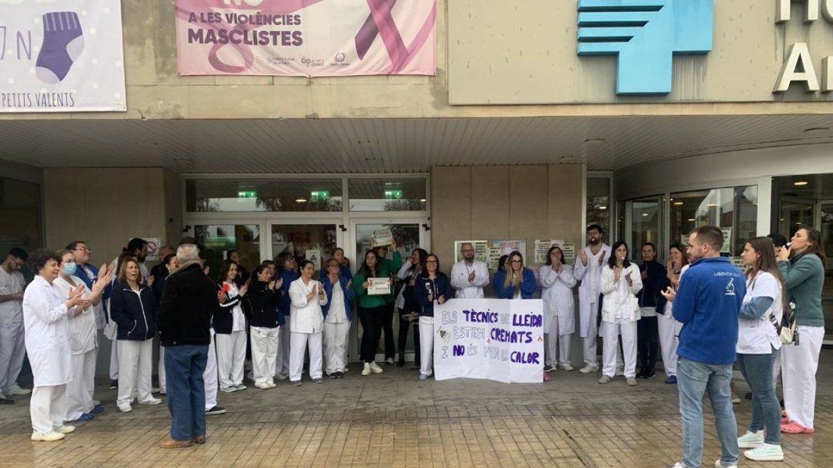 Foto de archivo de una protesta de técnicos sanitarios en el Arnau. - SEGRE