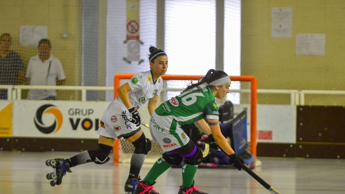 Bea Gaete, en una acció del partit d’ahir davant del Cerdanyola. - CLARA LIÁÑEZ
