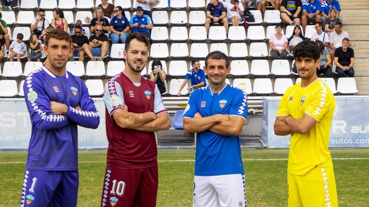 Satoca, Putxi, Òscar Rubio i Sasha, ahir en la presentació de les noves equipacions. - GERARD HOYAS