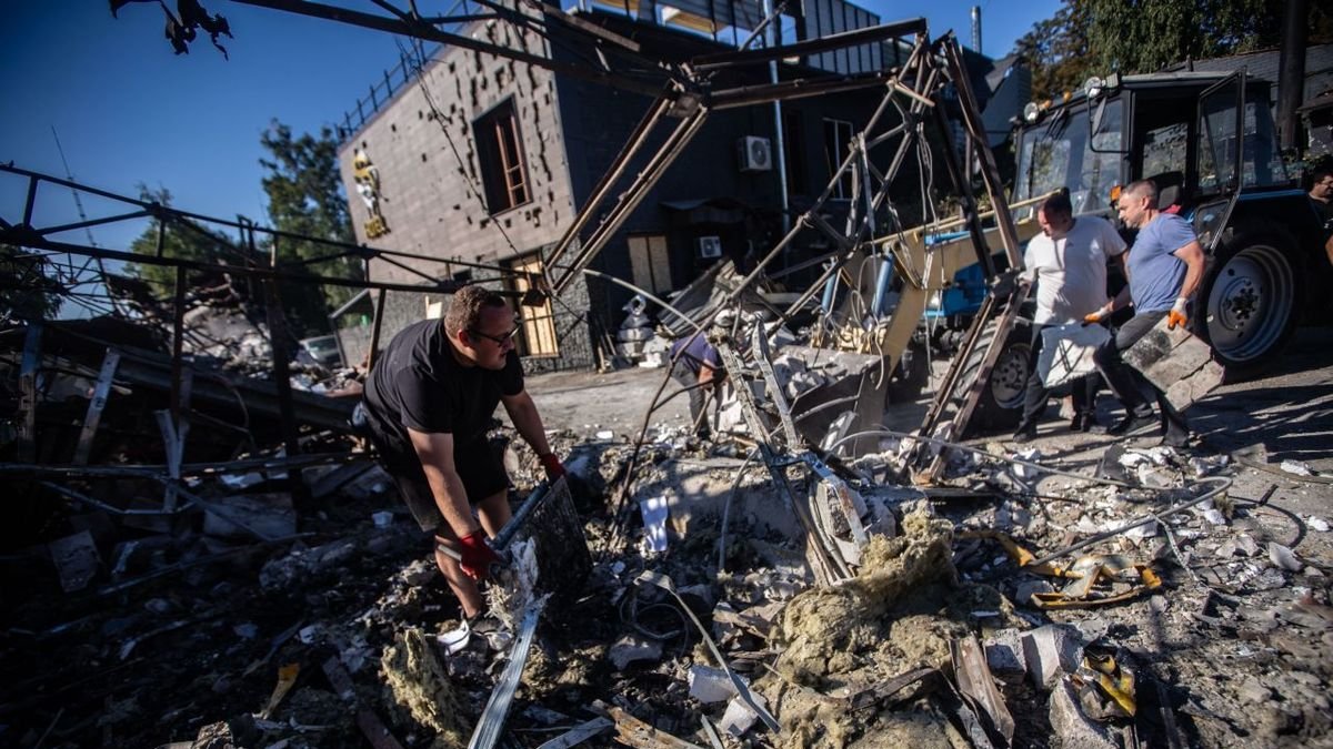 Destrosses a la ciutat de Sumi pels atacs russos de divendres. - EUROPA PRESS