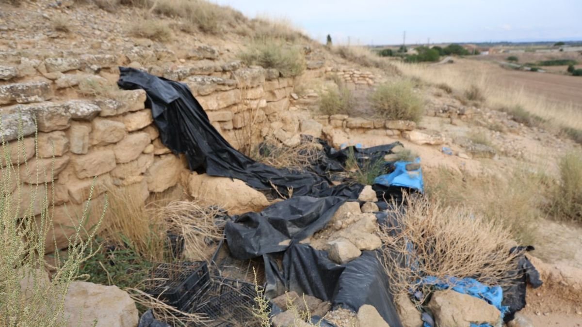 Denuncien el mal estat del tossal de la Caperutxa de la Saira - AMADO FORROLLA