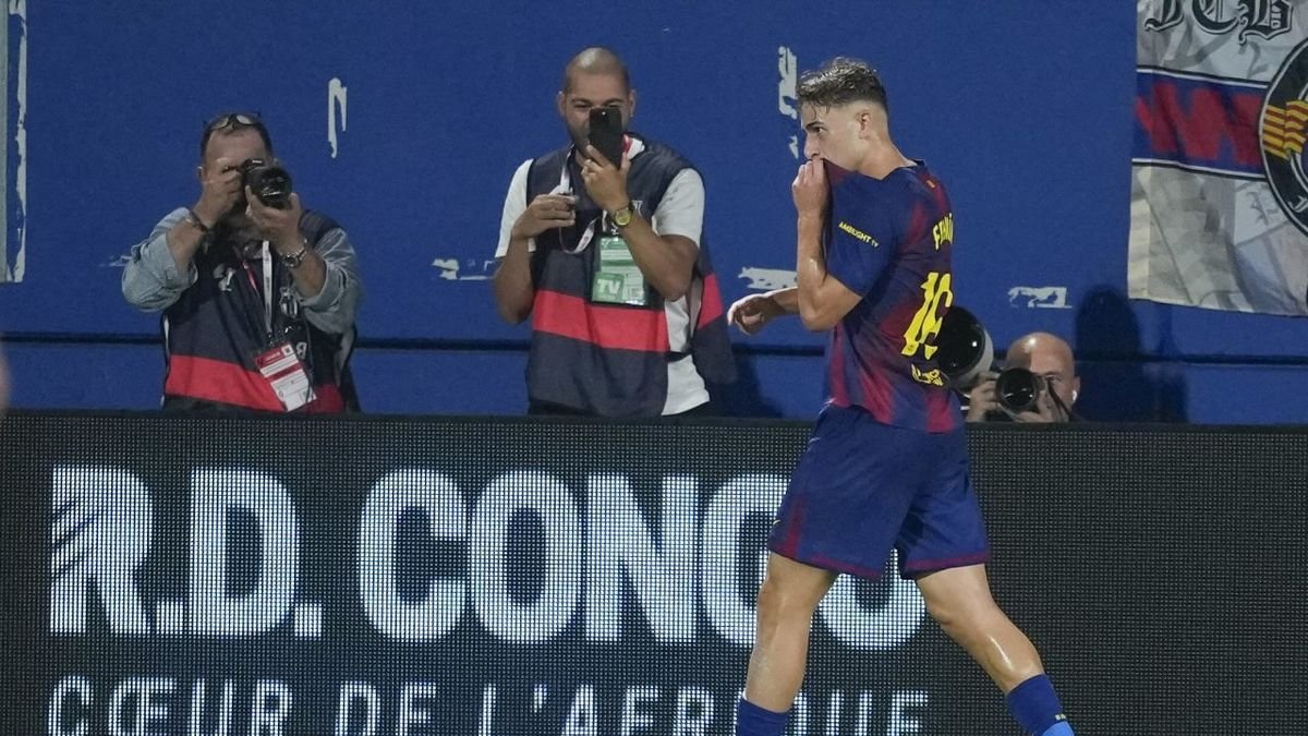 Fermín celebra un dels dos gols que va marcar ahir en la golejada blaugrana.; Fermín celebra un dels dos gols que va marcar ahir en la golejada blaugrana.