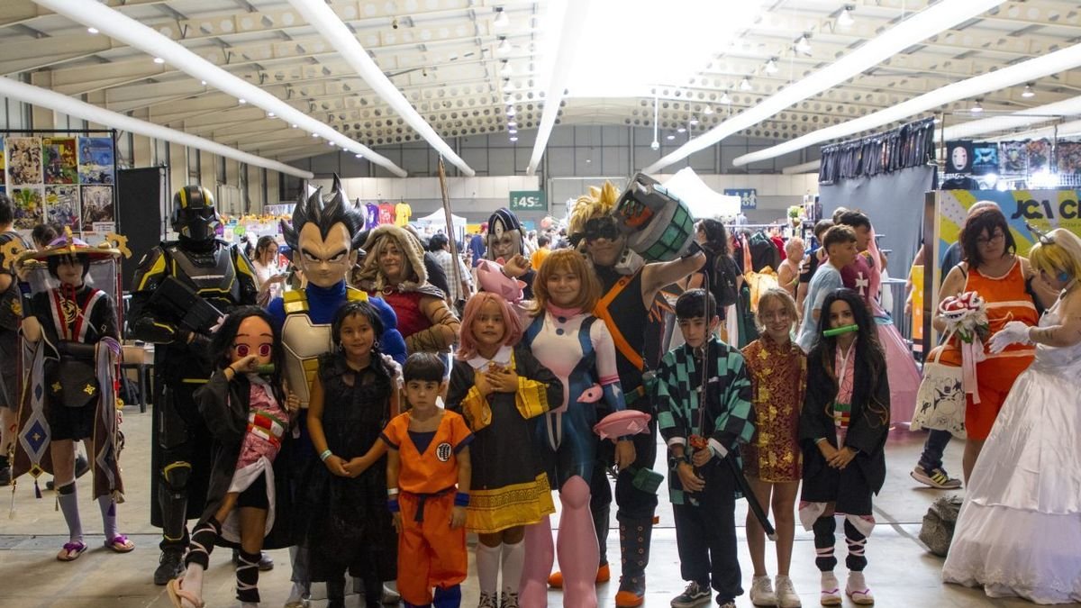 Los ‘cosplayers’ volvieron a ser protagonistas ayer en la segunda jornada de la MangaCon de Lleida. - AMADO FORROLLA