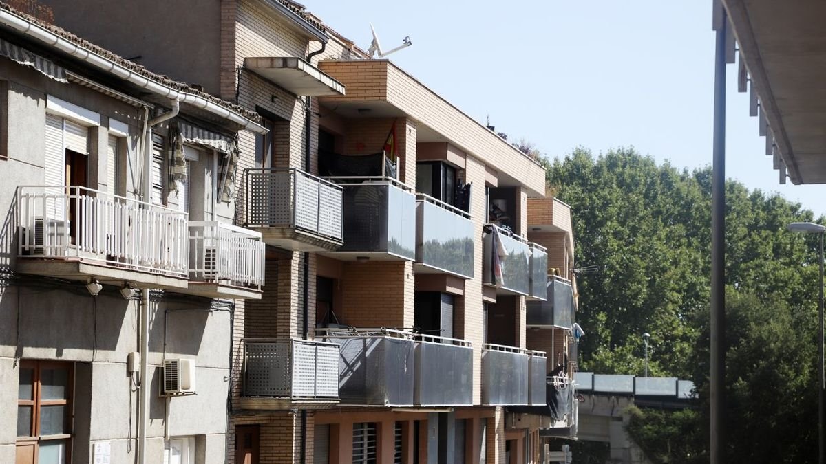 El bloque de pisos de la calle Santiago Rusiñol de Les Borges Blanques. - MAGDALENA ALTISENT