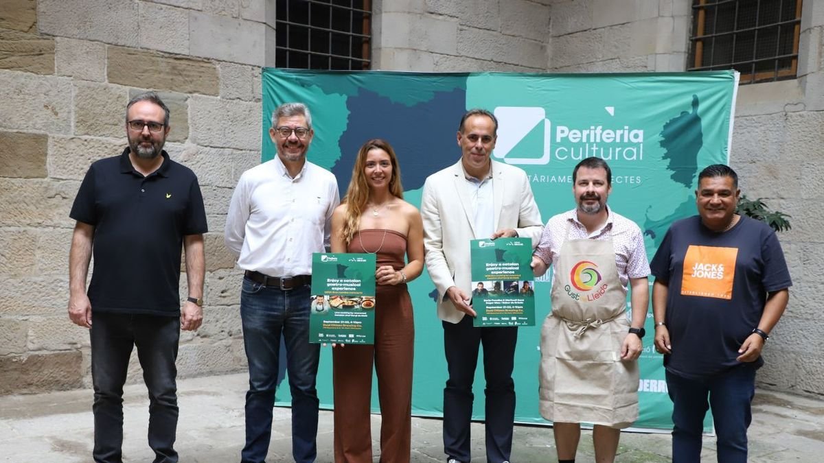 La presentación, ayer en el IEI, con los músicos Roger Mas y Sicus Carbonell, y el chef Sergi de Meià. - MAGDALENA ALTISENT