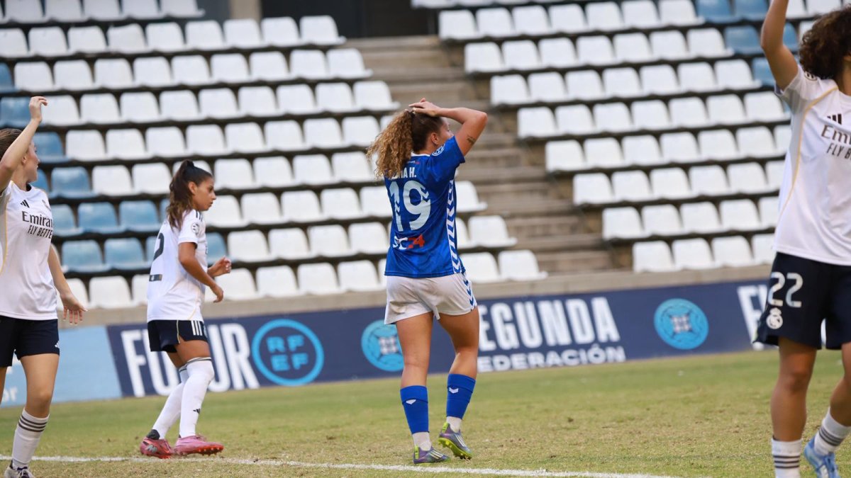 Una acción del partido del AEM este sábado en el Camp d'Esports.