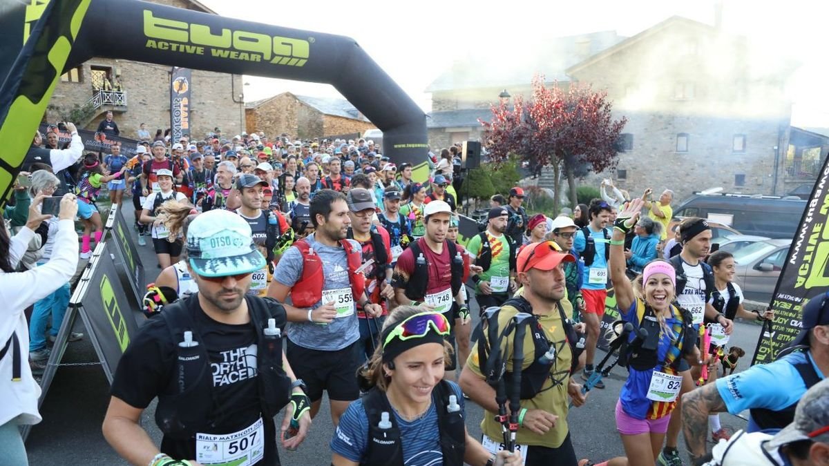 Moment en què els participants surten des de Llessui de la prova de 30 quilòmetres. - EDGAR ALDANA