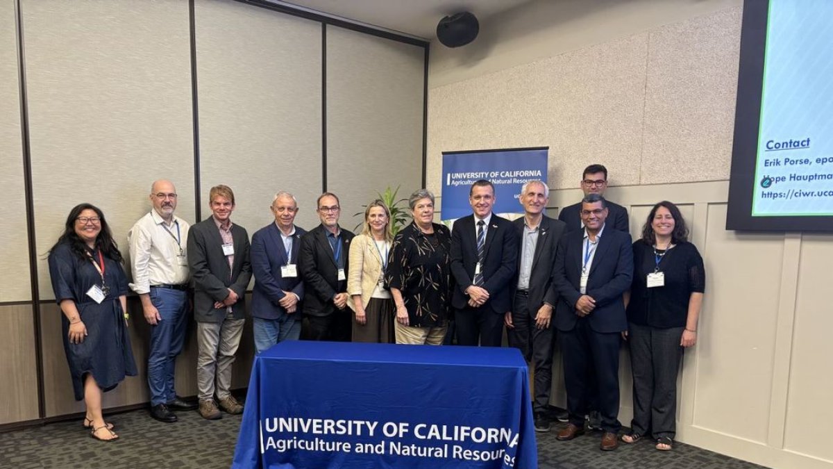 Ordeig y la delegación catalana en la Universidad de California.