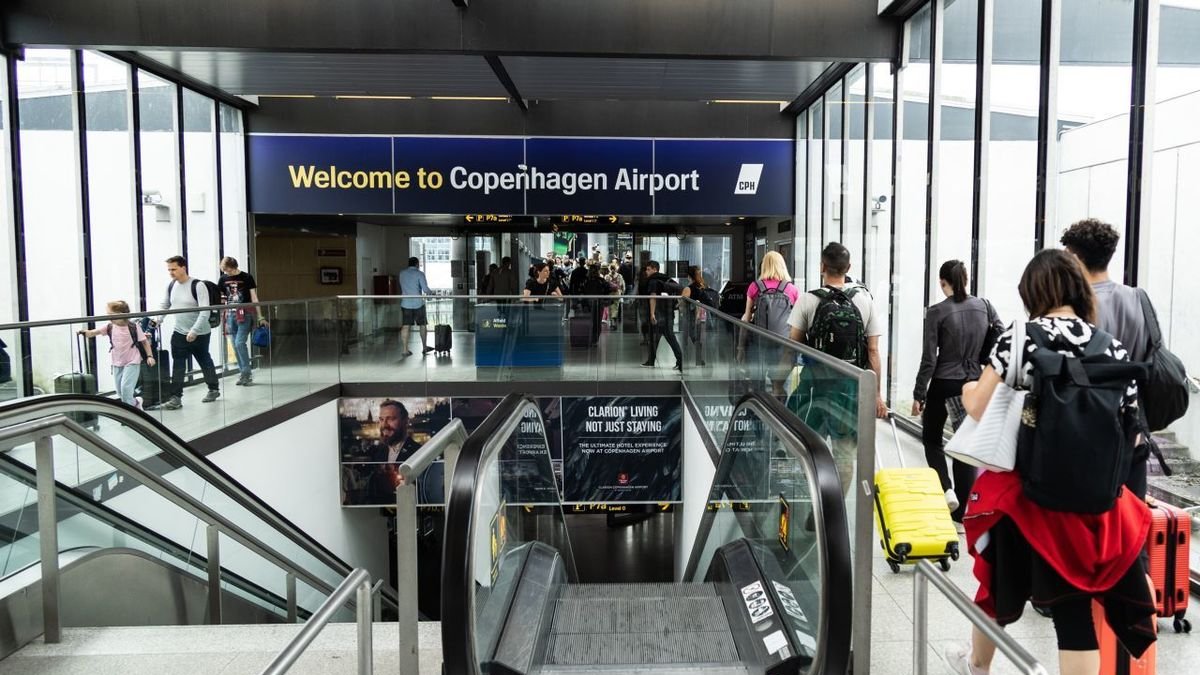 Pasajeros en el aeropuerto de Copenhague. - EUROPA PRESS
