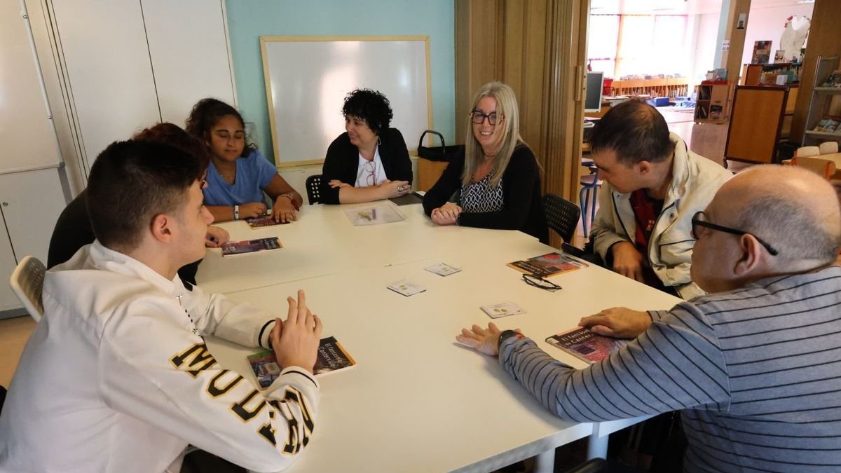 Primera sesión del club de lectura fácil. - J.GÓMEZ