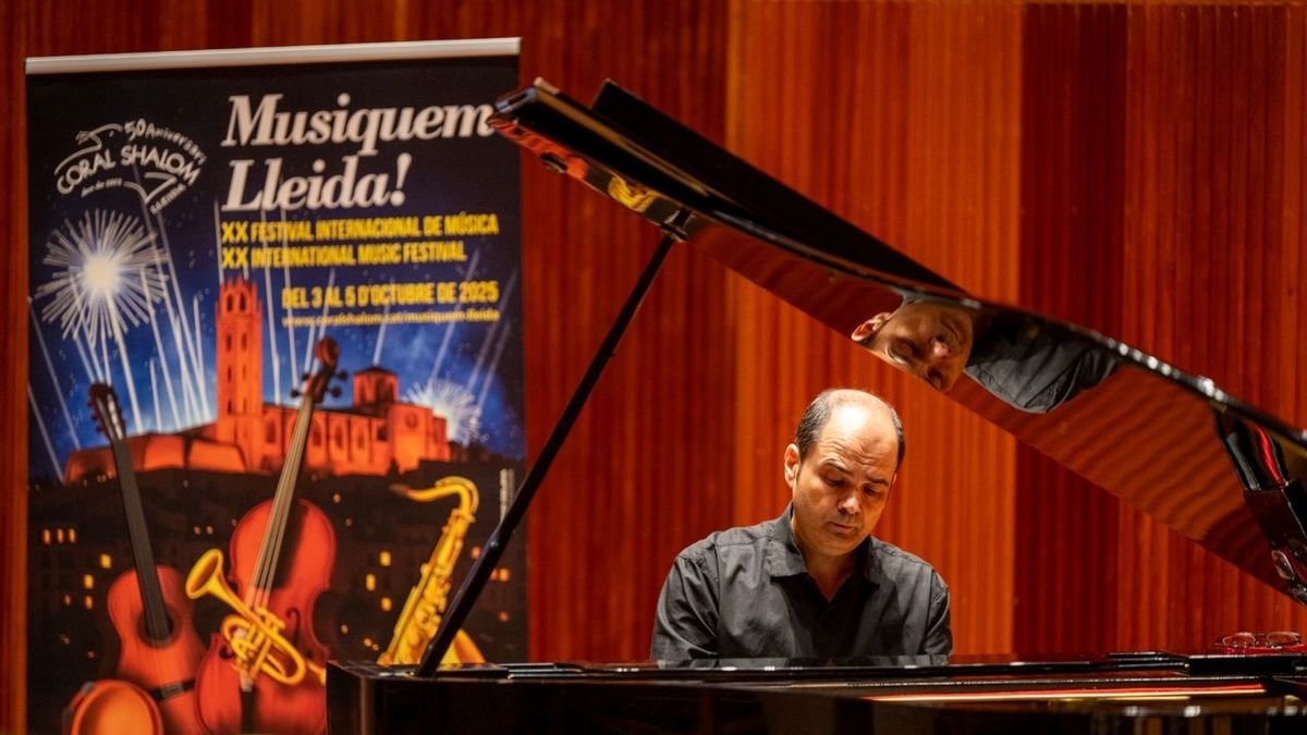 En la presentació del festival, el pianista Enric Prió va interpretar dos peces de Granados i Viñes. - ÀLEX LÓPEZ/DEFOTO