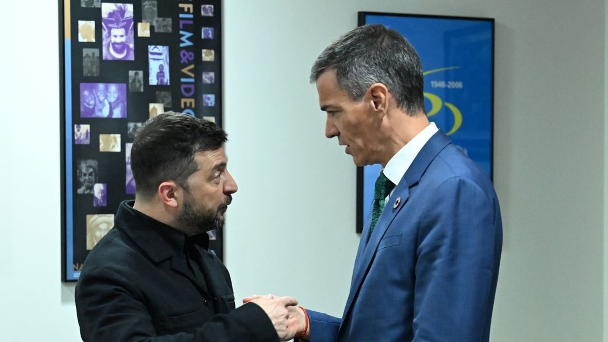 Volodímir Zelenski saluda a Pedro Sánchez en la ONU. - EUROPA PRESS