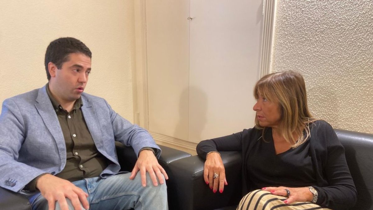 El alcalde de La Seu, Joan Barrera, se volvió a reunir ayer con la ministra de Andorra, Conxita Marsol. - AJUNTAMENT DE LA SEU D’URGELL