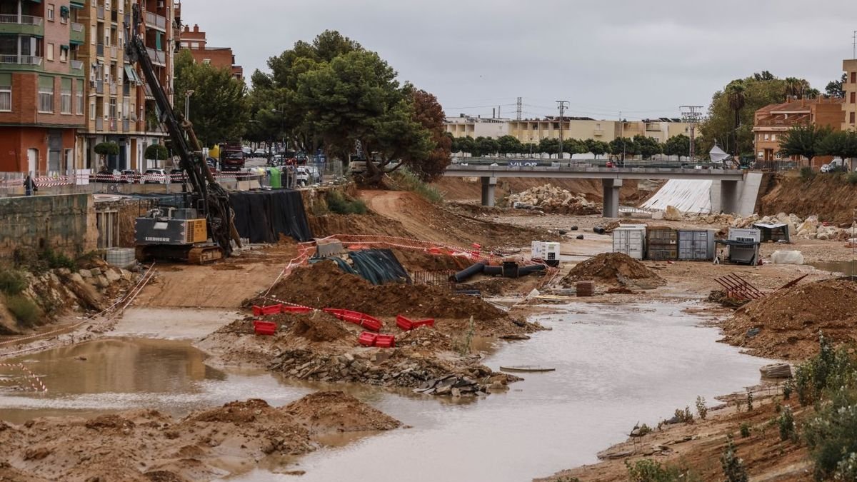 Desbordamiento del barranco de La Saleta, en Aldaia (València), como consecuencia de las lluvias. - ACN