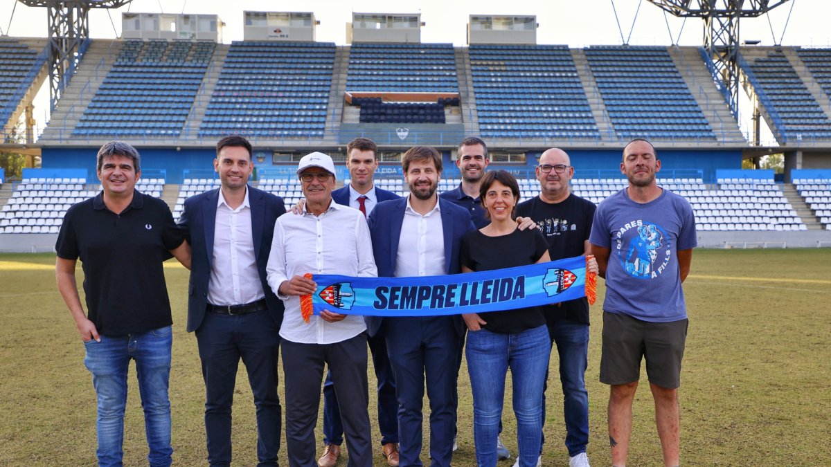 El consell social del Lleida CF, aquest dimecres, amb l'adjunt a la presidència del club, Marc Torres.
