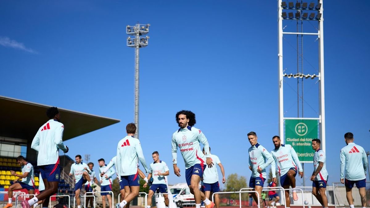 Els jugadors de la selecció, ahir durant l’entrenament. - EFE/ ÁNGEL MARTÍNEZ/RFEF
