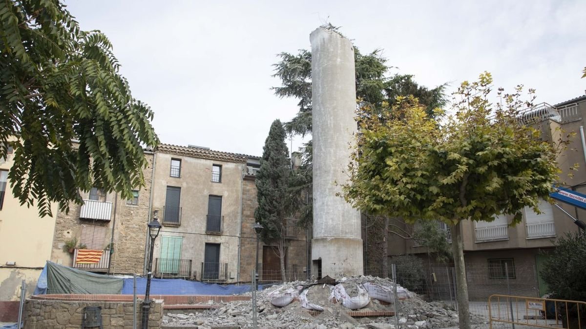 Avanzan los trabajos de demolición del depósito de agua. - C.MARSIÑACH