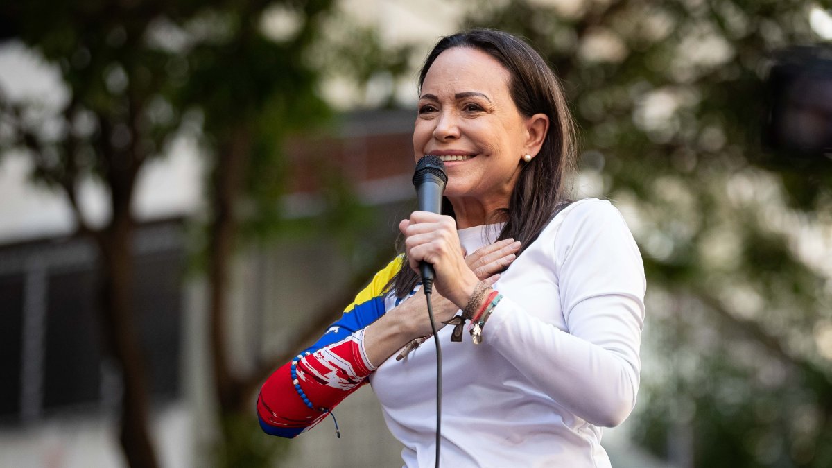La líder opositora María Corina Machado, parlant durant un acte de campanya a Caracas (Veneçuela)
