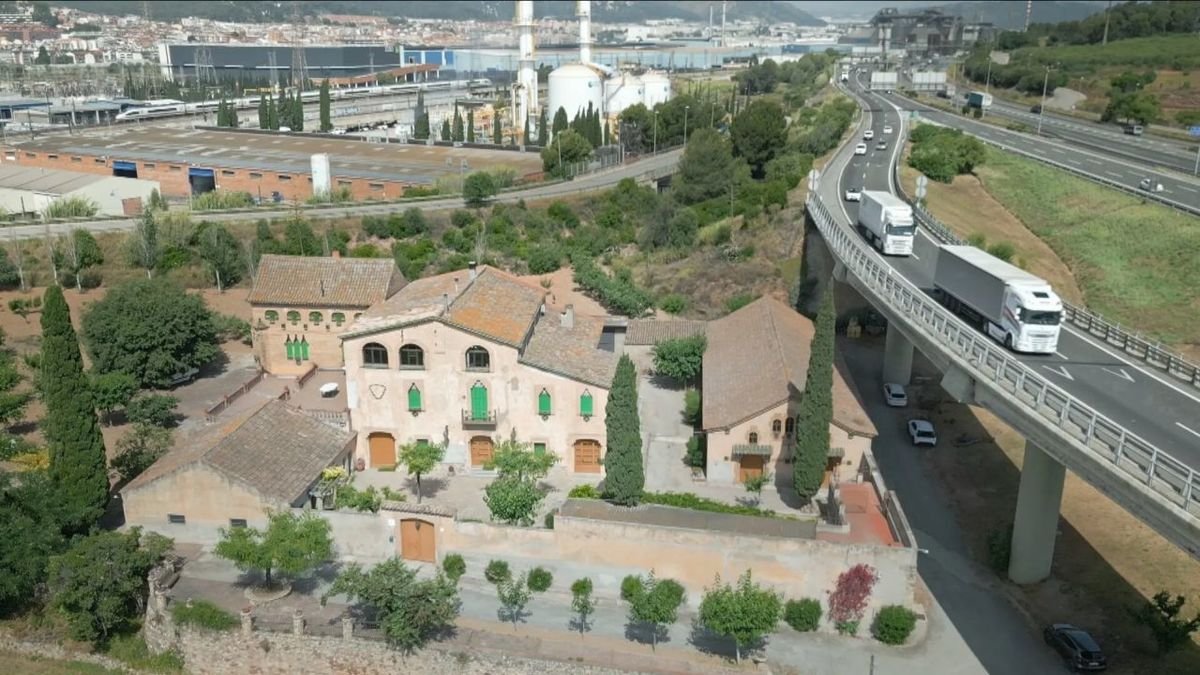 Can Pedrerol de Baix, a Castellbisbal, una de les masies en perill. - 3CAT