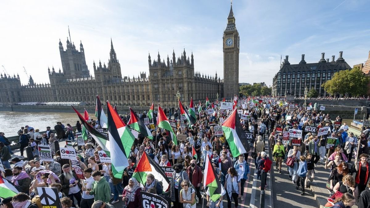 Un moment de la multitudinària protesta propalestina pels carrers de Londres. - EUROPA PRESS / CONTACTO / STEPHEN CHUNG