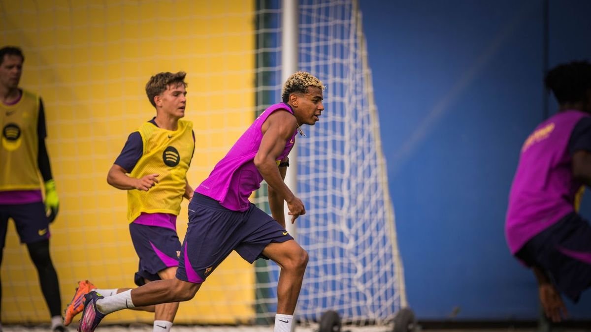 Lamine Yamal volvió a entrenarse ayer con el grupo y podría reaparecer ante el Girona. - FCB
