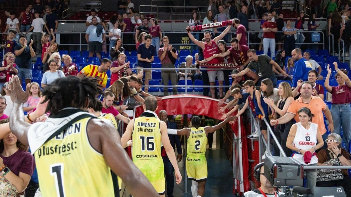 El Hiopos Lleida salió ovacionado del Palau, donde nunca había ganado un equipo leridano en ACB. - JAVI ENJUANES
