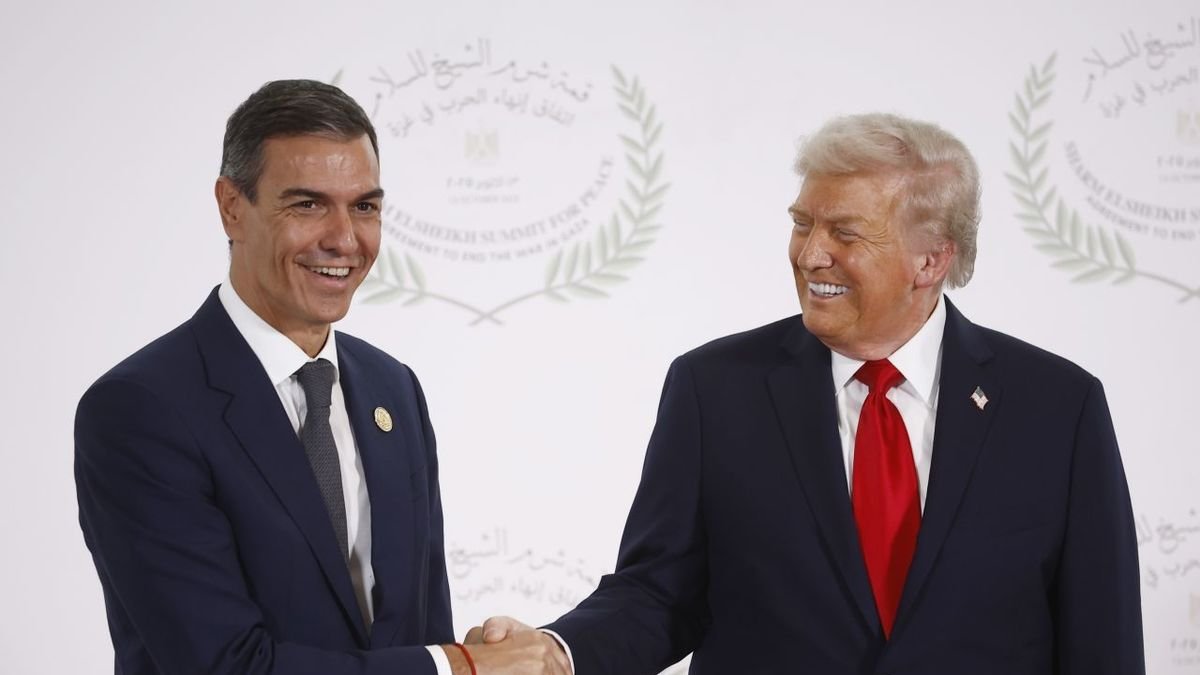 Líderes internacionales en la cumbre celebrada en la ciudad egipcia de Sharm el Sheij para firmar el plan de paz de Gaza. - EFE