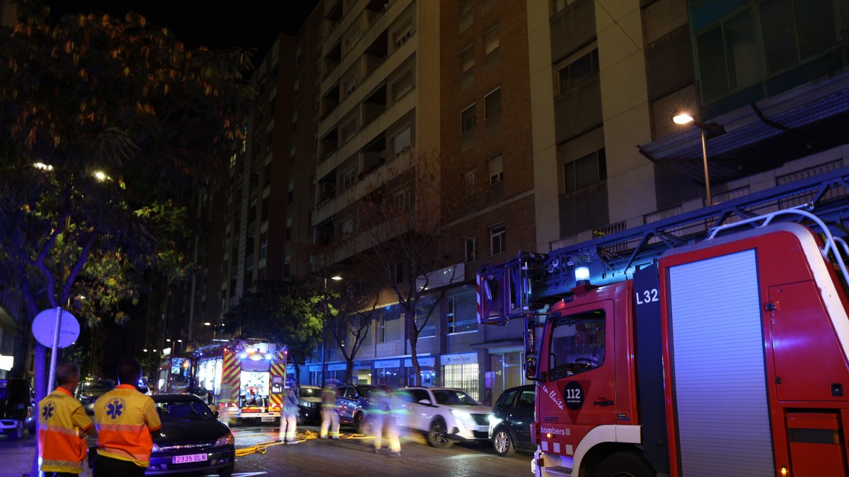 Serveis d’emergències, a l’avinguda Blondel de Lleida.