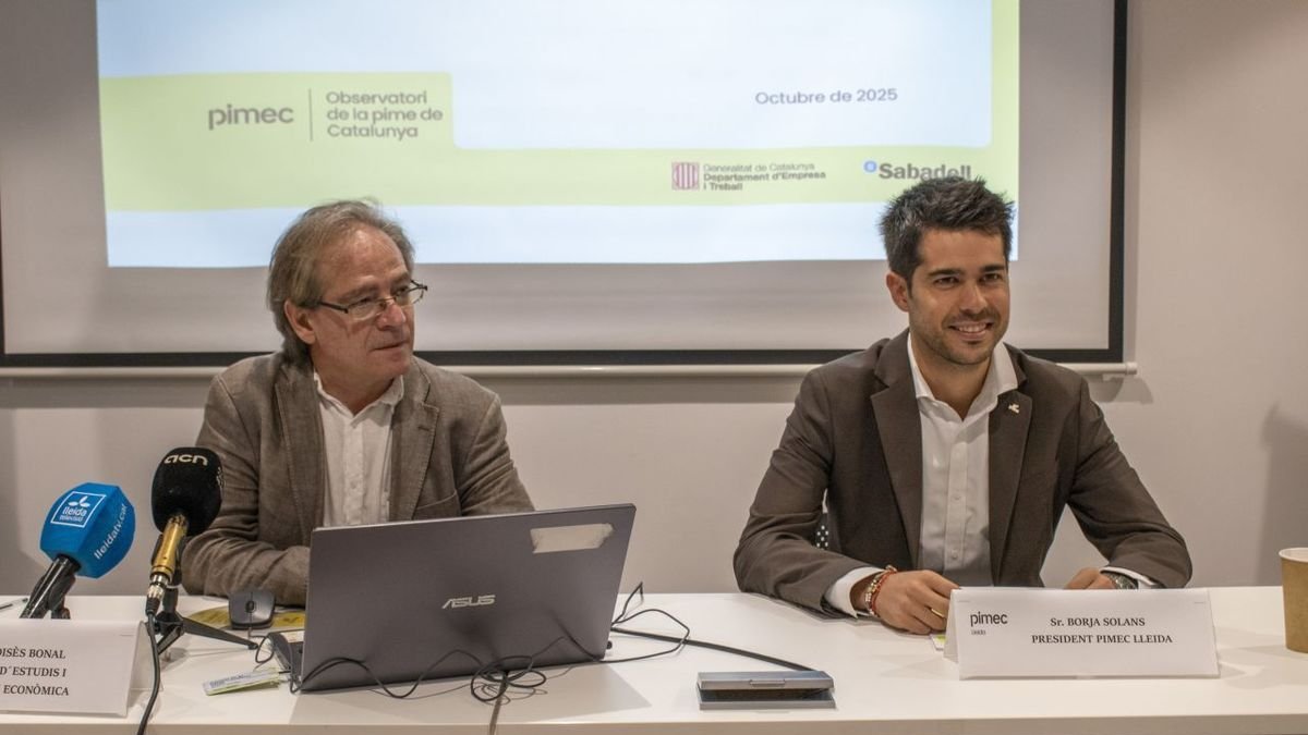 Moisès Bonal i Borja Solans durant la presentació de l’anuari. - ÀLEX SAMPER
