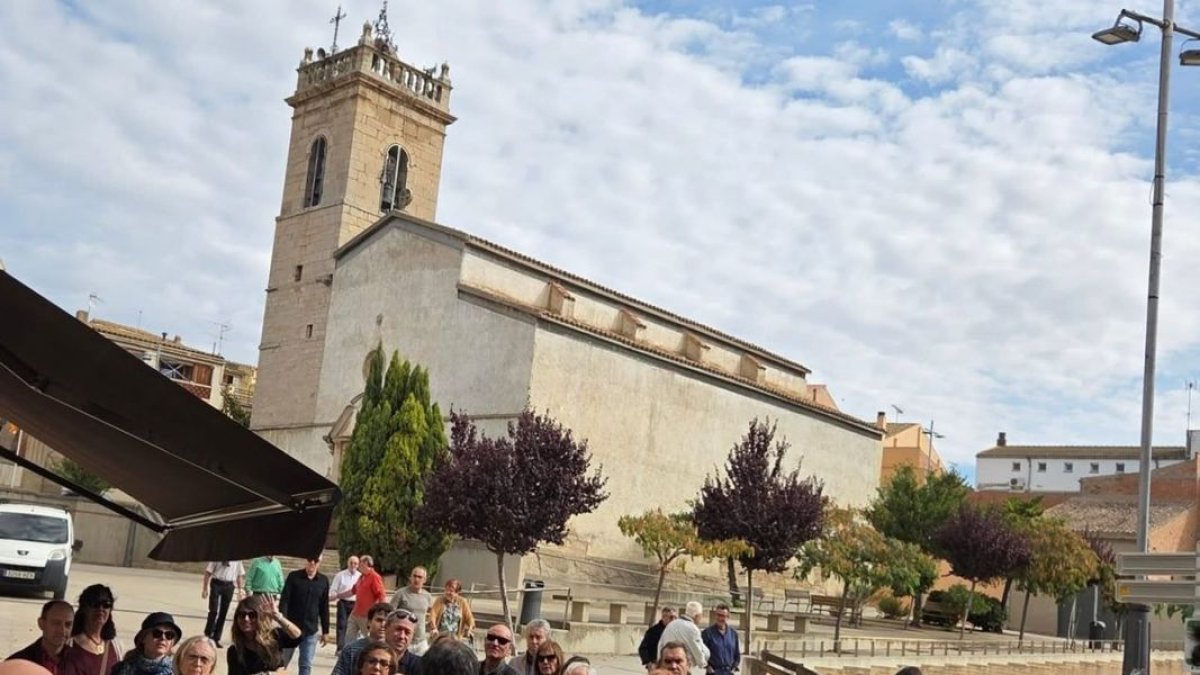 Els visitants van poder descobrir edificis de Castellnou. - A. CASTELLNOU