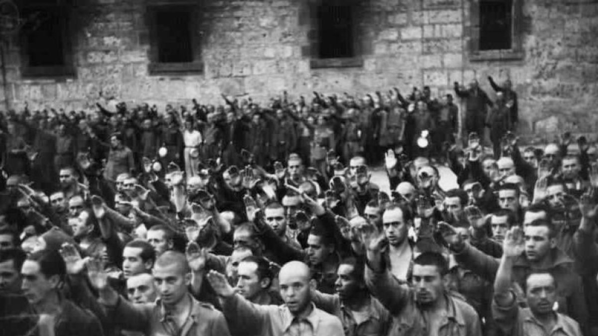 Presoners en un camp de concentració a Lleida durant la dictadura franquista.